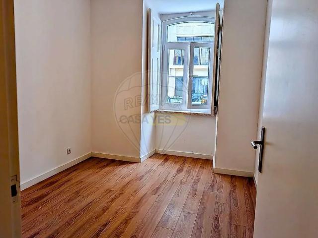 Apartment T4 in Arroios, Lisboa