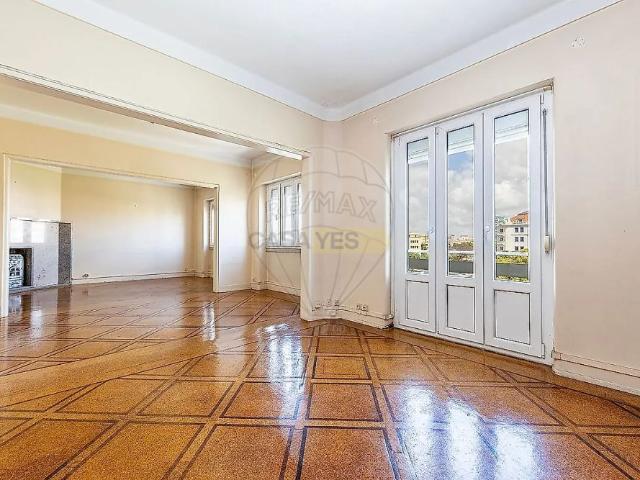 Apartment T4 in Arroios, Lisboa