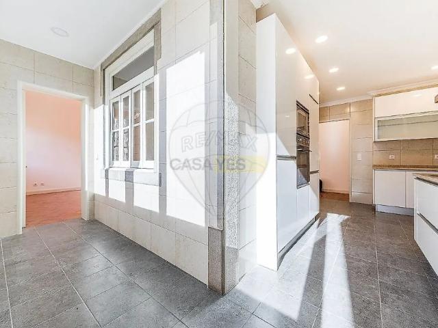 Apartment T4 in Arroios, Lisboa