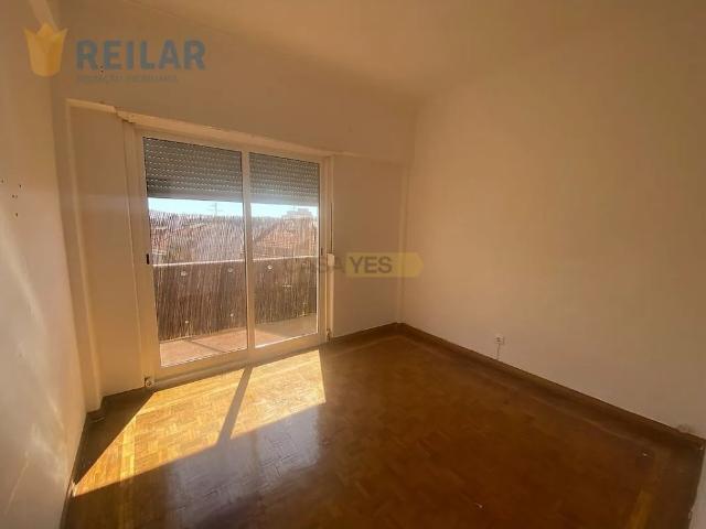 Apartment T4 in Benfica, Lisboa