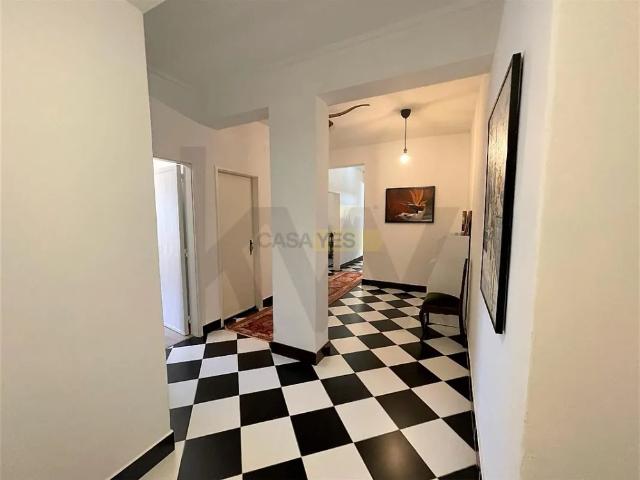 Apartment T4 in Estrela, Lisboa