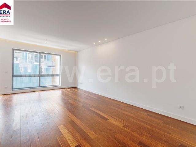 Apartment T4 / Porto, Cedofeita, Santo Ildefonso, Sé, Miragaia, São Nicolau e Vitória