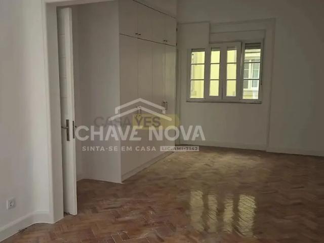 Apartment T5 in Arroios, Lisboa