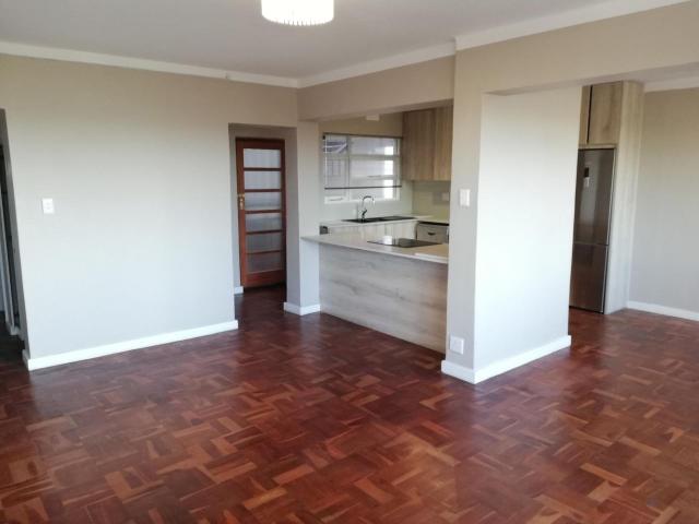 Apartment to rent in Three Anchor Bay, Cape Town