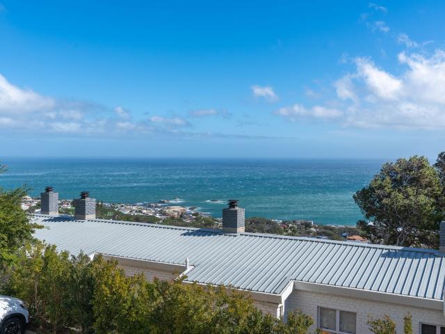 Apartment to rent in Camps Bay