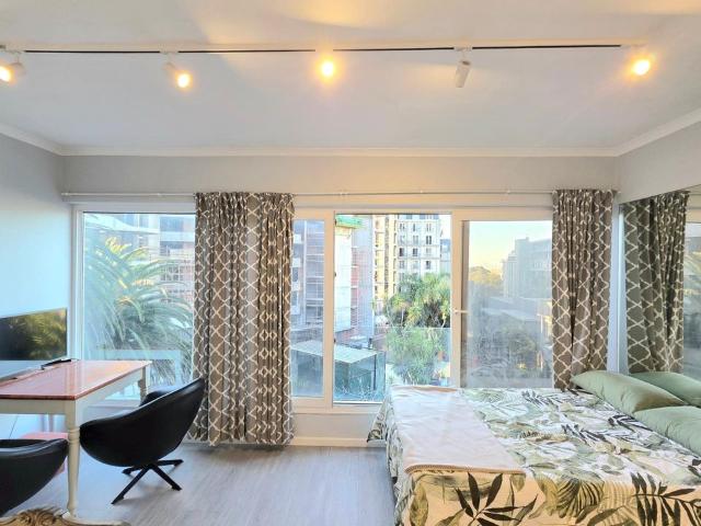 Apartment to rent in Green Point, Cape Town