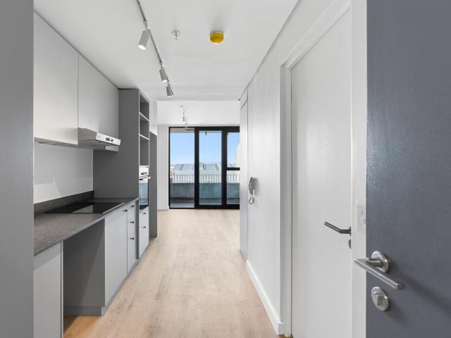 Apartment to rent in Paarden Eiland, Cape Town