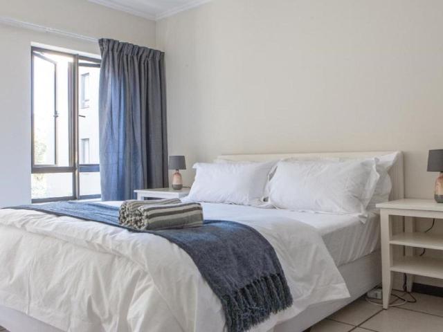 Apartment to rent in Paulshof, Sandton