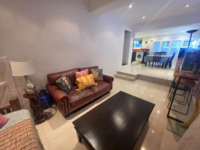 Apartment to rent in Sea Point