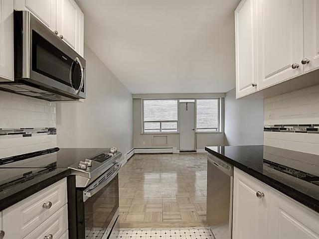 Apartment Toronto ON 98311220