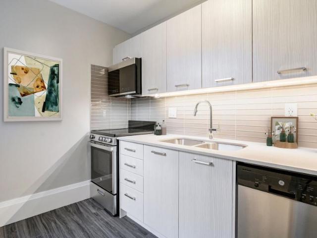 Apartment Toronto ON 98312006