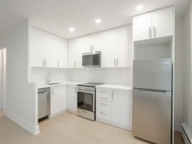 Apartment Toronto ON 104863208