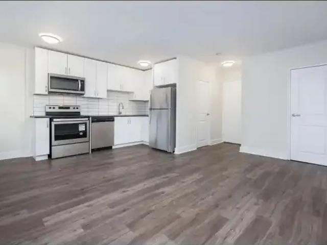 Apartment Toronto ON 105268405
