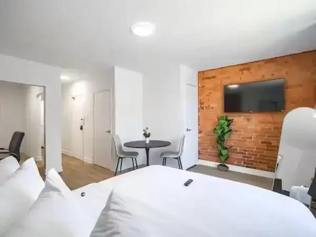 Apartment Toronto ON LS101216214