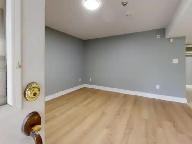 Apartment Toronto ON LS101441524