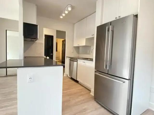 Apartment Toronto ON LS102017795