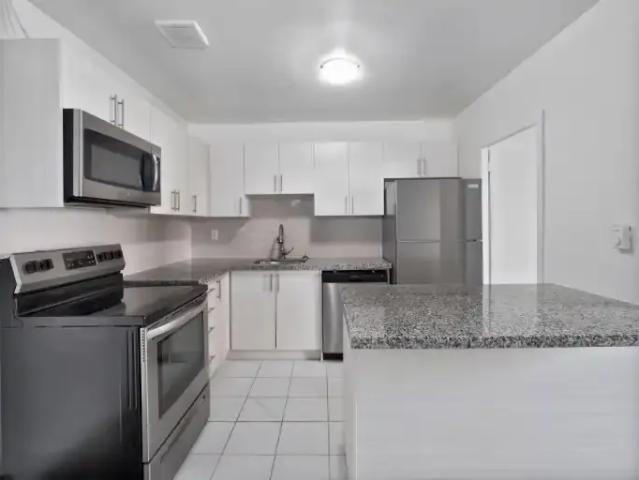 Apartment Toronto ON LS102242476
