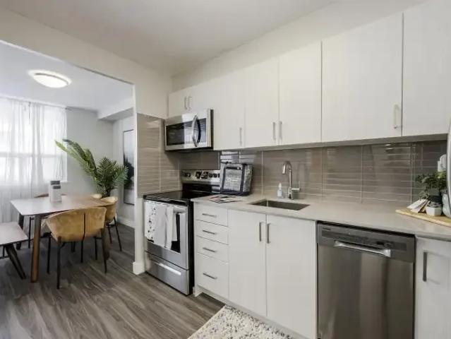 Apartment Toronto ON LS102518715