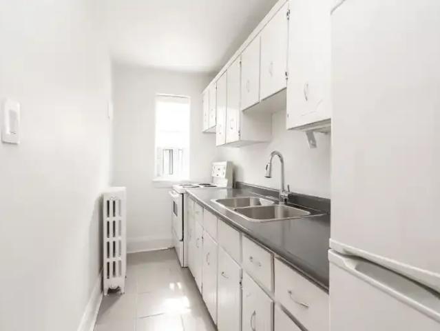 Apartment Toronto ON LS102752139