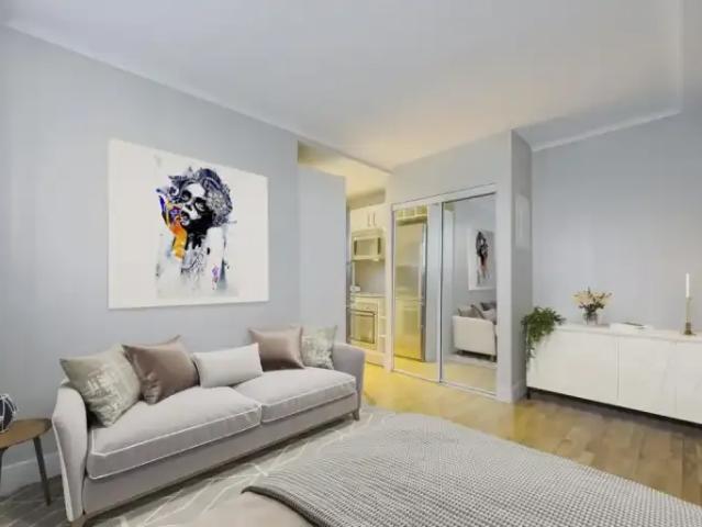 Apartment Toronto ON LS102914012