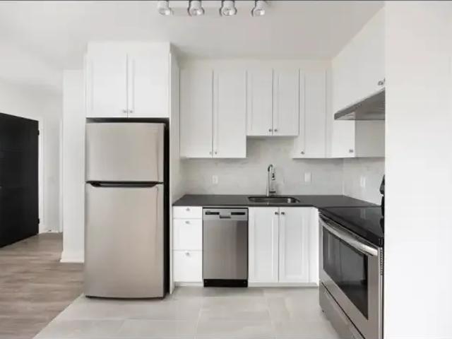 Apartment Toronto ON LS102914719