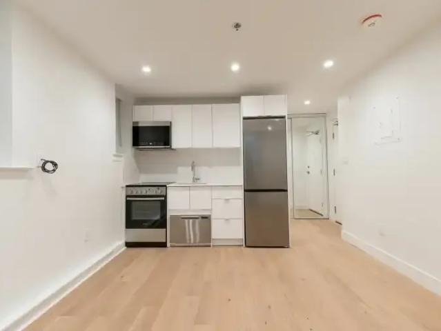 Apartment Toronto ON LS103090596