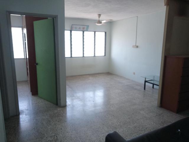 1 min walk to Mrt station Taman Naga Emas apartment