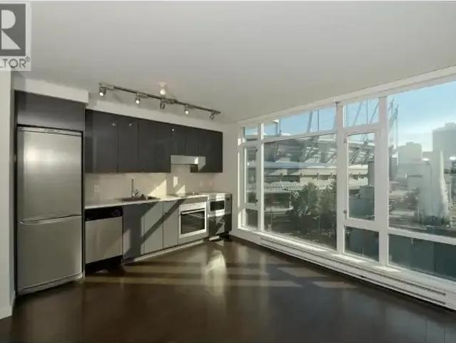 Apartment Vancouver BC 104782882
