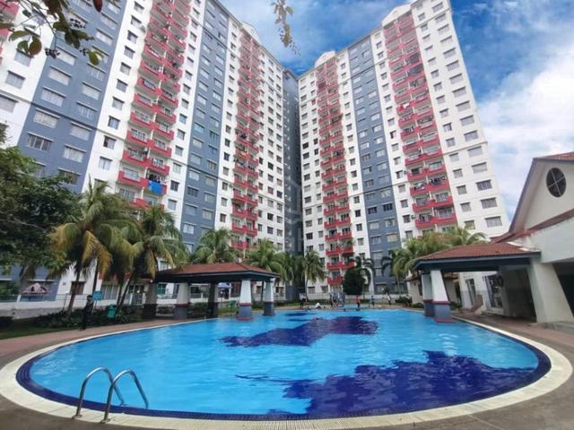 Apartment Vista Pinggiran Ground Floor Unit Near MRT Station