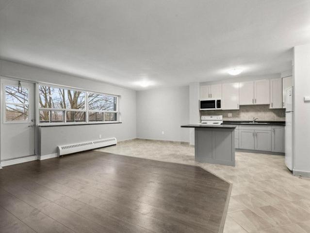 apartments at 473 Linwell Road