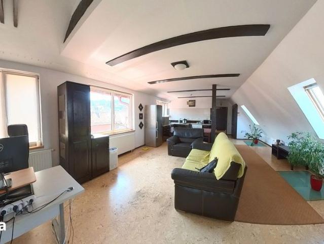 Apartament mobilat si utilat,centrul istoric Brasov + parcare privata