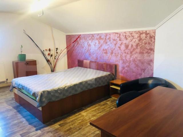 Apartament modern, 3 camere, 120 mp, curte proprie, loc de p