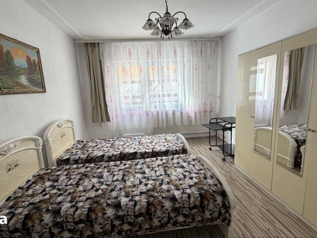 Apartament modern 3 camere cu balcoan terasa și curte comuna in Strand