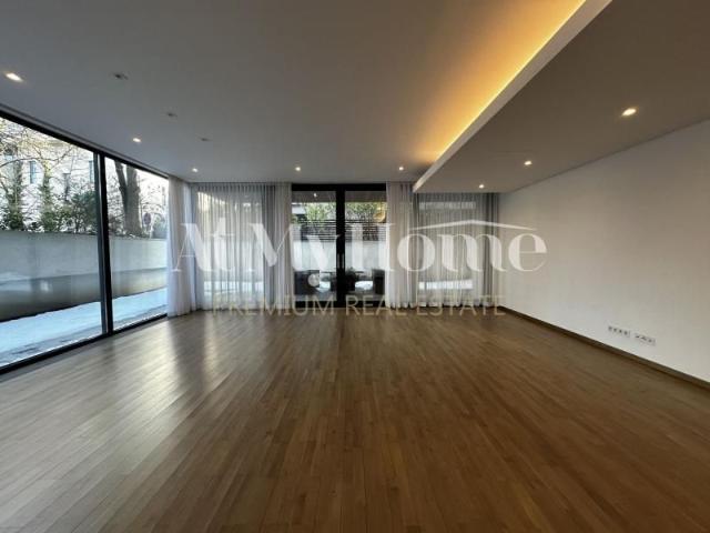 Apartament MODERN cu 4 camere, mobilat partial,finisaje lux, parcare,80mp terasa