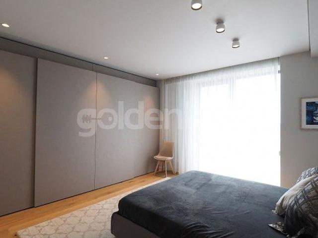 Apartament modern cu 5 camere | vedere lac | 2 garaje | ID:1507478