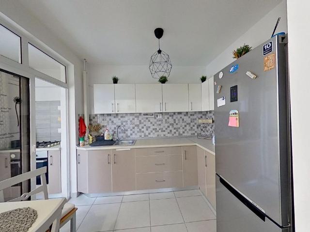 Apartament modern cu 2 camere in zona 1 Mai Balcon generos si vedere