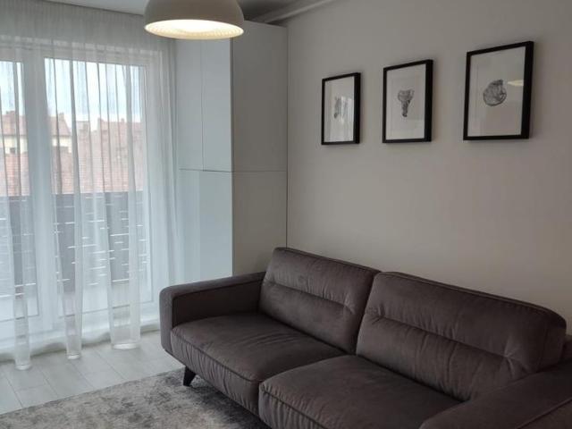 Apartament Modern Cu 3 Camere De inchiriat – Zona Centrala