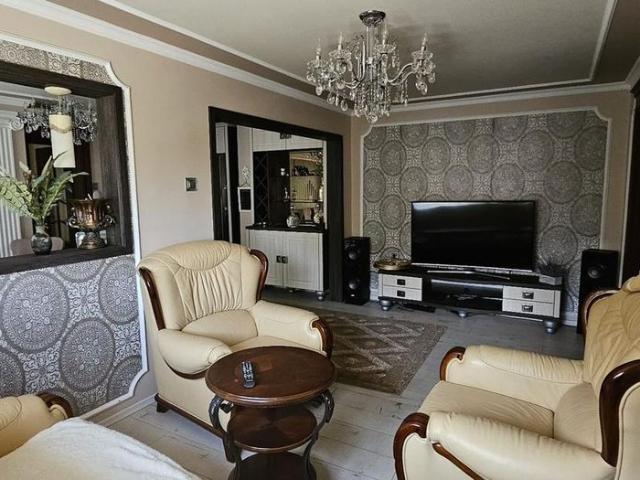 Apartament modern cu 3 camere de închiriat zona Siderurgiștilor Vest