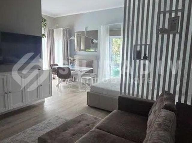Apartament modern, curte proprie de 200 mp, parcare Europa