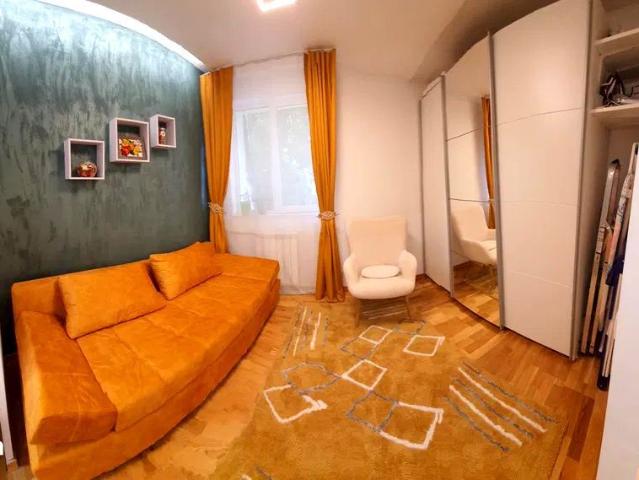Apartament modern de vanzare zona Piata Hermes