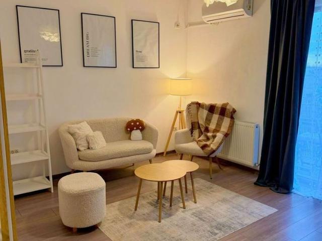 Apartament modern de închiriat, 2 camere, loc de parcare inclus – 400