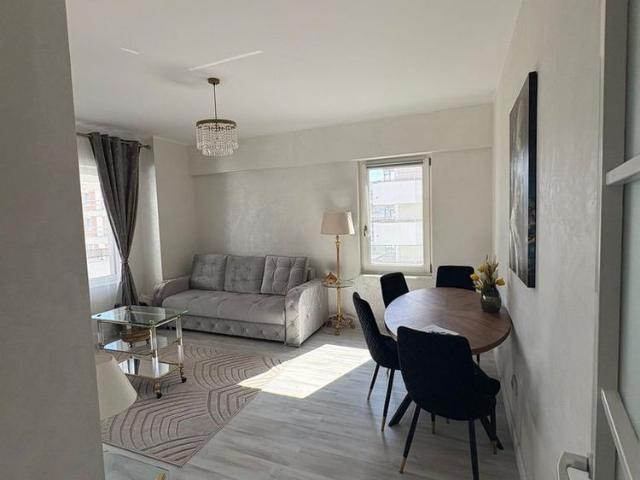 Apartament modern de închiriat 2 camere Royal Town