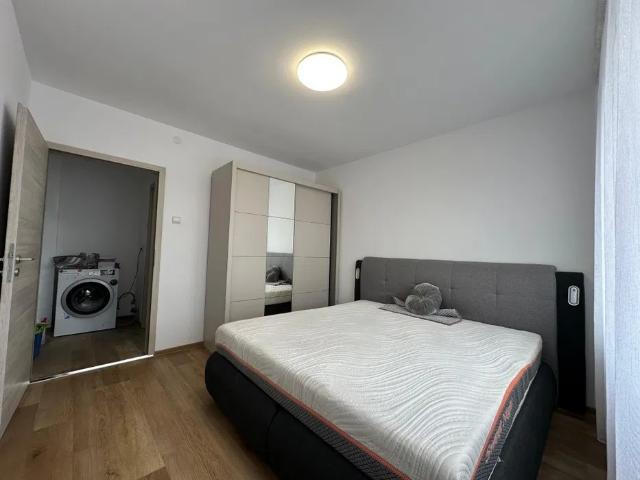 Apartament MODERN, PRIMA INCHIRIERE, cu 3 camere, zona Podu Ros Podu de Piatra