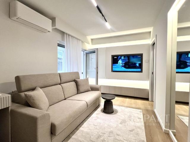 Apartament modern, recent renovat cu boxa si loc de parcare in centrul orasului!