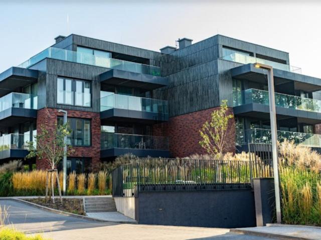 Apartament nad Jeziorem Ukiel z tarasem i ogródkiem
