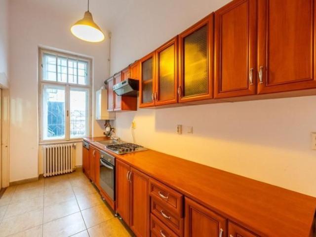 Apartament nemobilat, 3 camere, etaj 1, Bld.Revolutiei