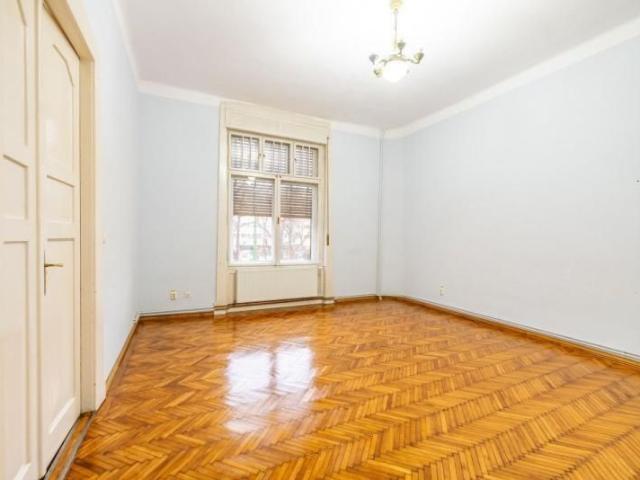 Apartament nemobilat, 3 camere, etaj 1, Bld.Revolutiei