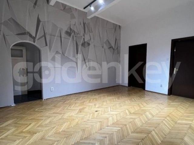 Apartament nemobilat cu 4 camere in vila | zona linistita | ID:1045730