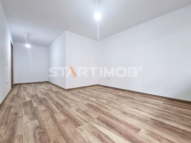 Apartament nemobilat cu parcare Coresi