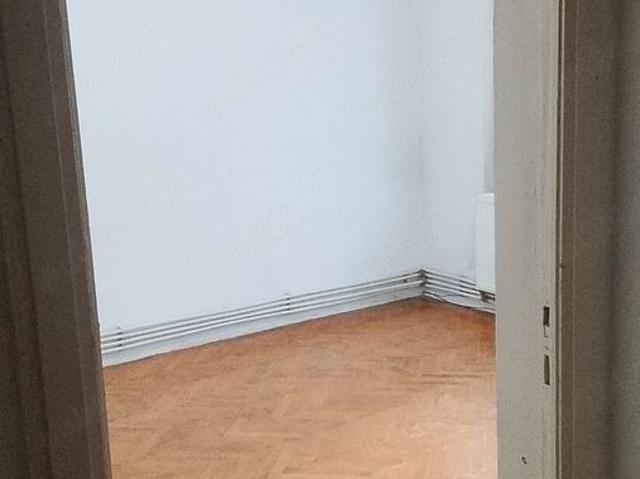 APARTAMENT NEMOBILAT SPATIOS METROU UNIVERSITATE